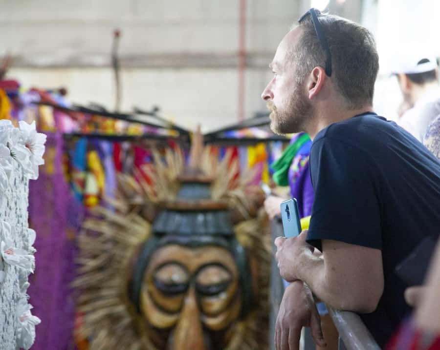 Rio: Carnival Backstage Tour at Samba City with Cocktail - Learning a few samba steps