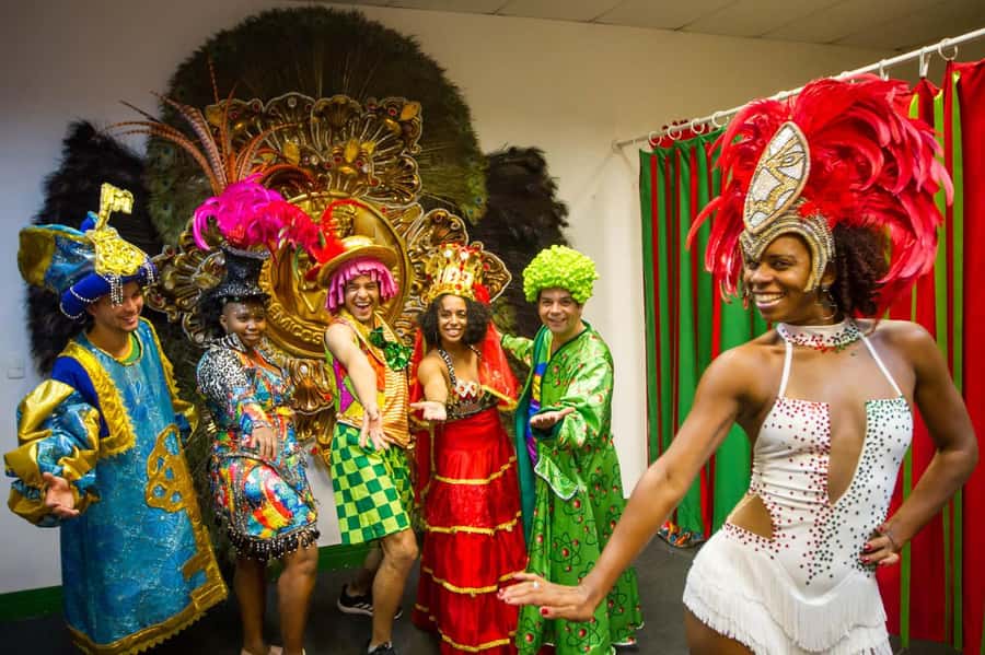 Rio: Carnival Backstage Tour at Samba City with Cocktail - Finding Cidade do Samba in Rio’s port district