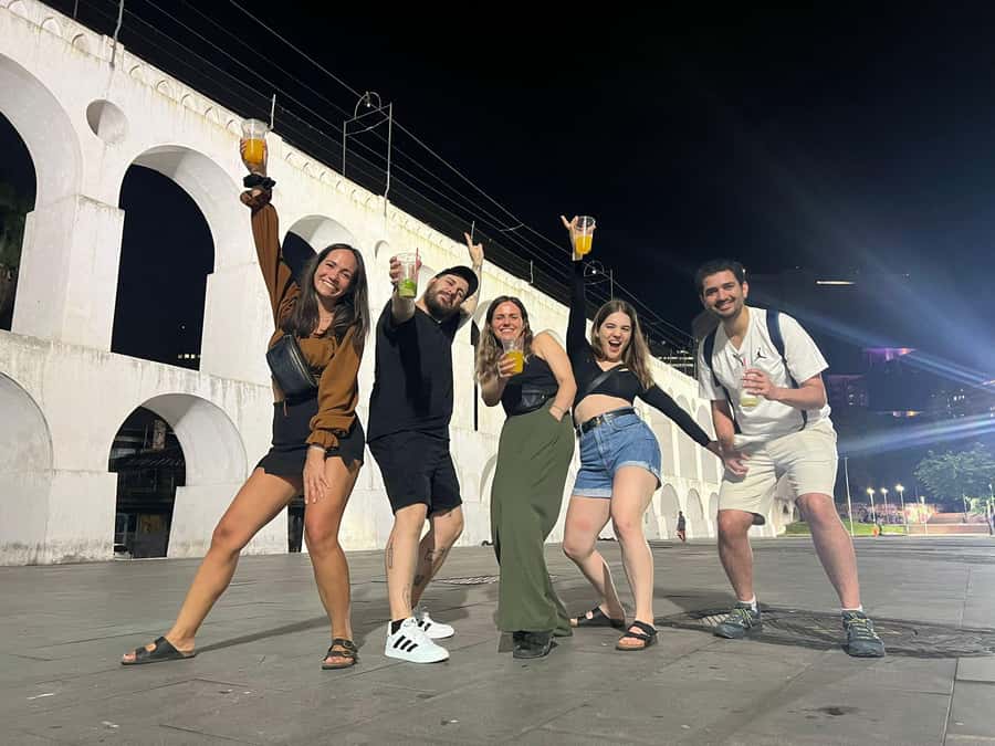 Rio: Pub Crawl in Lapa with Cachaça Tasting and Live Samba - Live samba before the late club