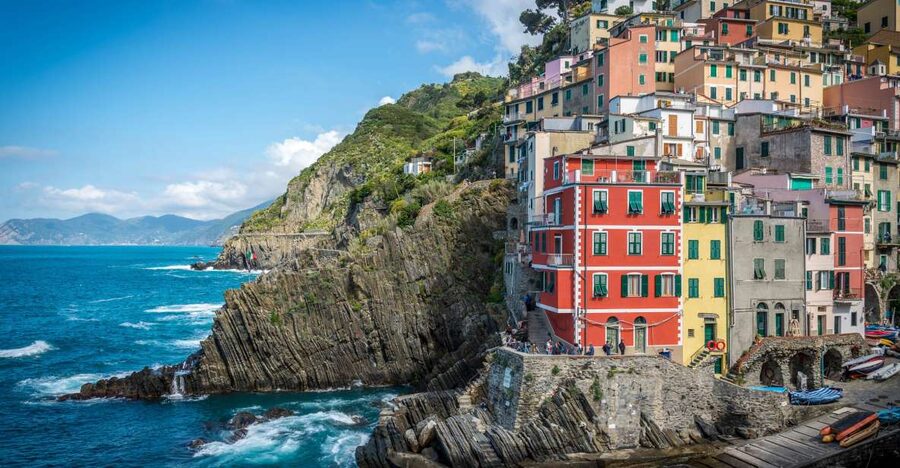 Riomaggiore: Vineyard & Wine Cellar Tour with Wine Tasting - Who should book this Riomaggiore wine tour