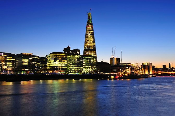 River Thames Evening Cruise with Sparkling wine and Canapés - A London evening that begins beside the Tower