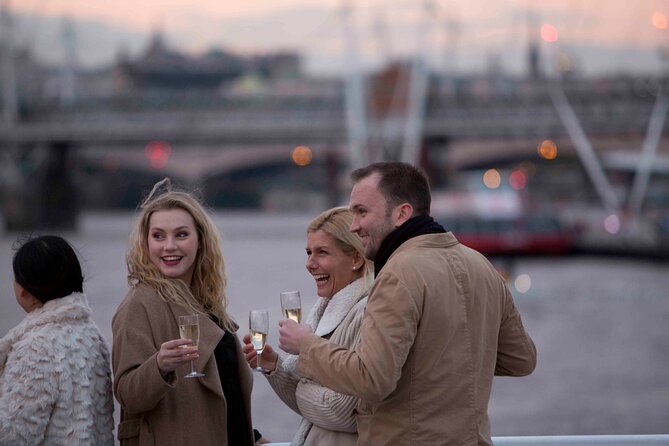 River Thames Evening Cruise with Sparkling wine and Canapés - The missing commentary is the biggest limitation