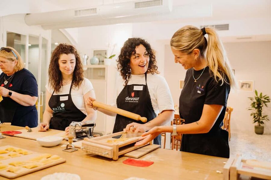 Rome: Fresh Pasta-Making Class with Wine and Gelato - A pasta lesson in the heart of Trastevere