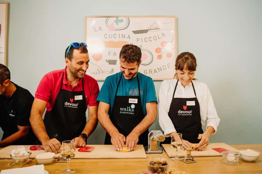 Rome: Fresh Pasta-Making Class with Wine and Gelato - Useful timing and meeting advice