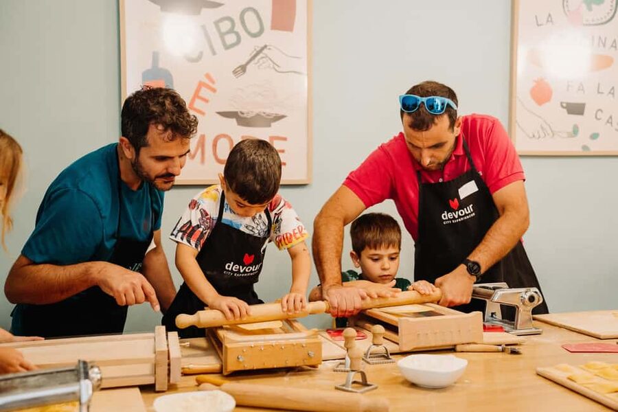 Rome: Fresh Pasta-Making Class with Wine and Gelato - Starting with prosecco and an Italian aperitivo