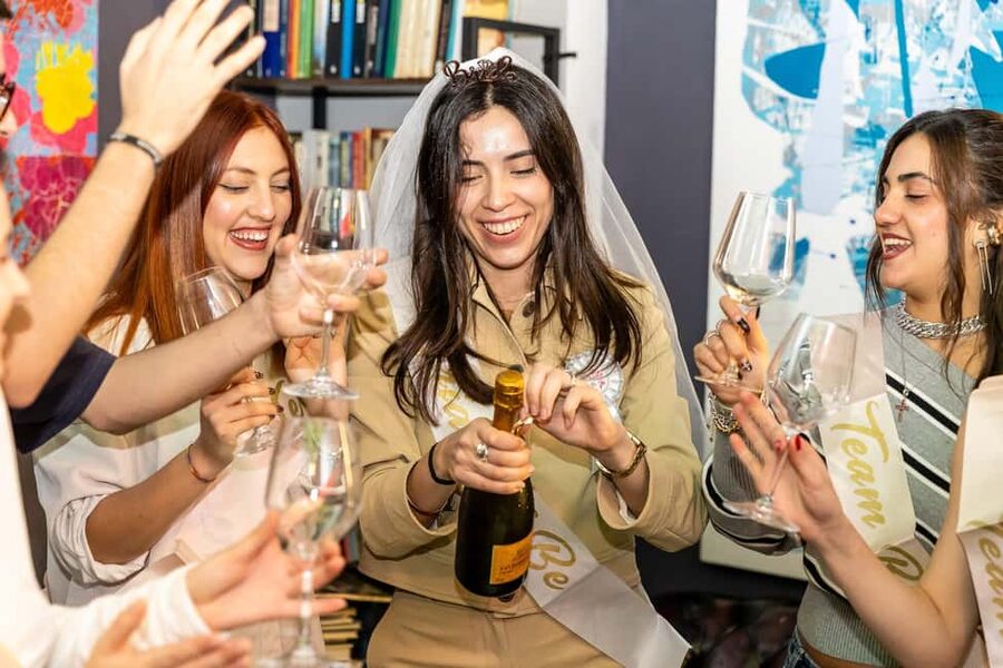Rome: Guided Bar Crawl with Drinks & Dark History - Practical details that shape the night