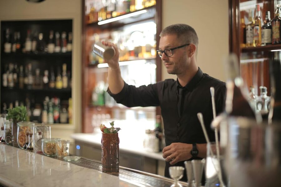 Rome: Guided Food Tasting Tour in Trastevere - A glass of wine at Largo dei Librari