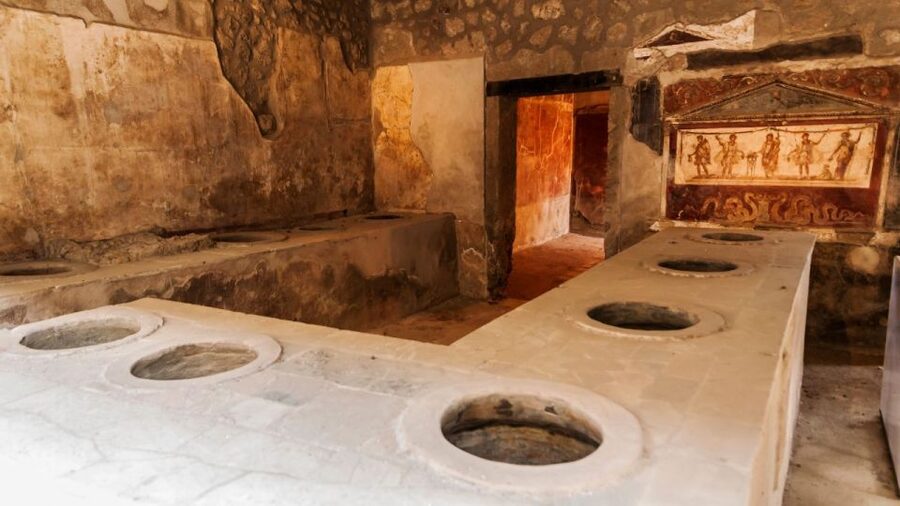 Rome: Pompeii Tour with Wine and Lunch by High Speed Train - Meeting your guide at Termini