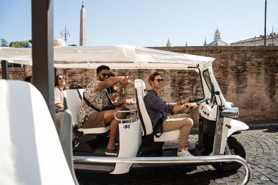Rome: Private Tuk Tuk Tour with Hotel Pickup and Prosecco - Orange Garden and the Pyramid of Cestius