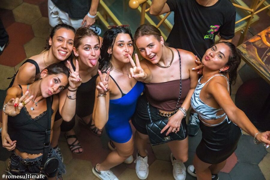 Rome: Pub Crawl & Ultimate Party Tour - Dress correctly or risk losing the night