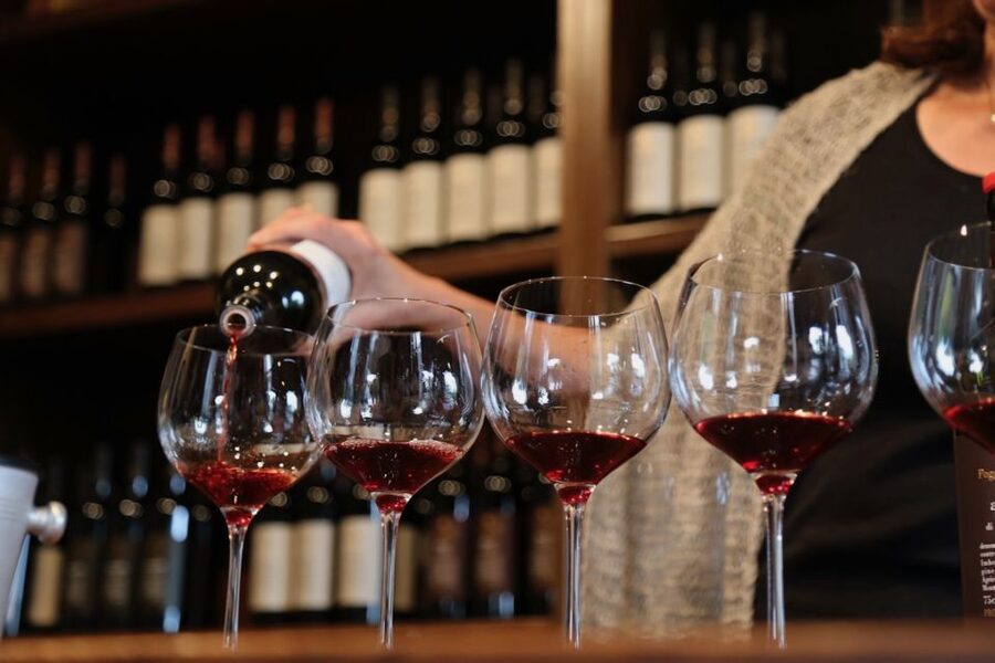 Rome: Trastevere Food and Wine Tasting Tour - Ivo a Trastevere turns pizza into a tasting