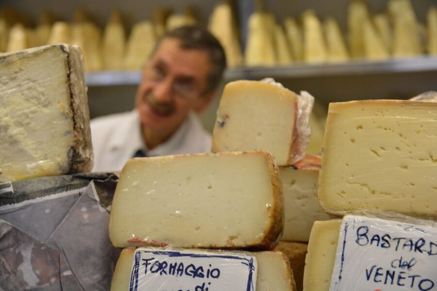 Rome: Trastevere Food and Wine Tasting Tour - Antica Caciara and the art of Roman cheese