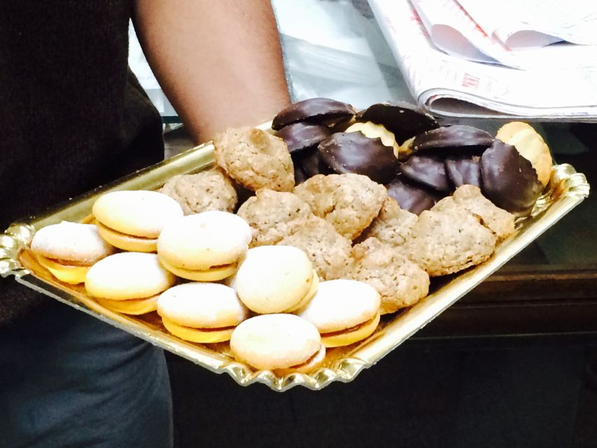 Rome: Twilight Trastevere Food Tour with Wine Tasting - Why Trastevere makes such a good food-tour setting