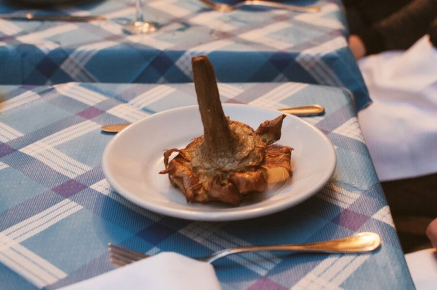 Rome: Twilight Trastevere Food Tour with Wine Tasting - The guides shape the evening