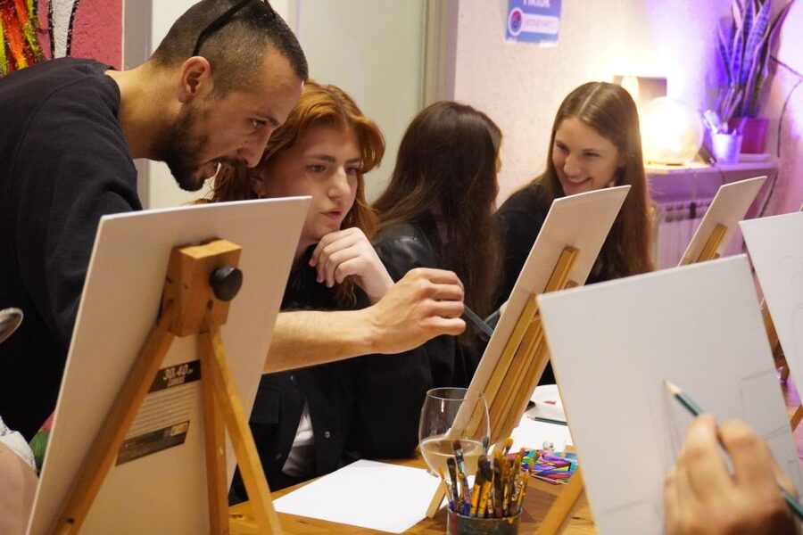 Rome: Wine and Paint Experience in Piazza Navona - A creative night just off Piazza Navona