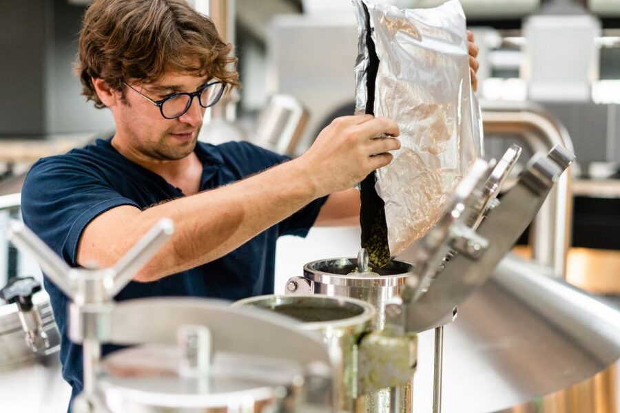 Rotterdam: Stadshaven Brewery Tour with Beer Tastings - A short look at how Stadshaven makes beer