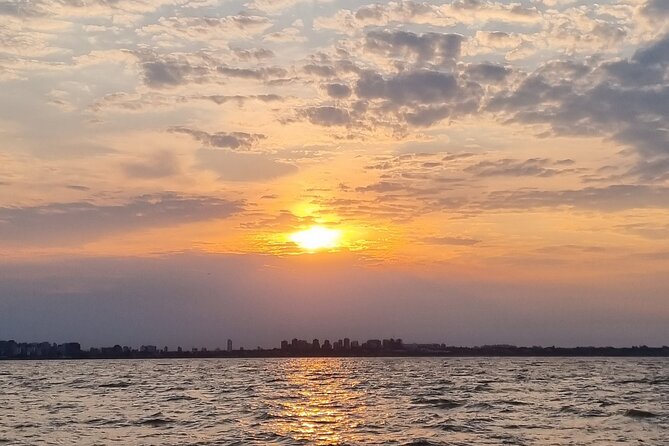 Sailing with Wine Tasting in Buenos Aires - Sailing toward the Río de la Plata and Tigre Delta
