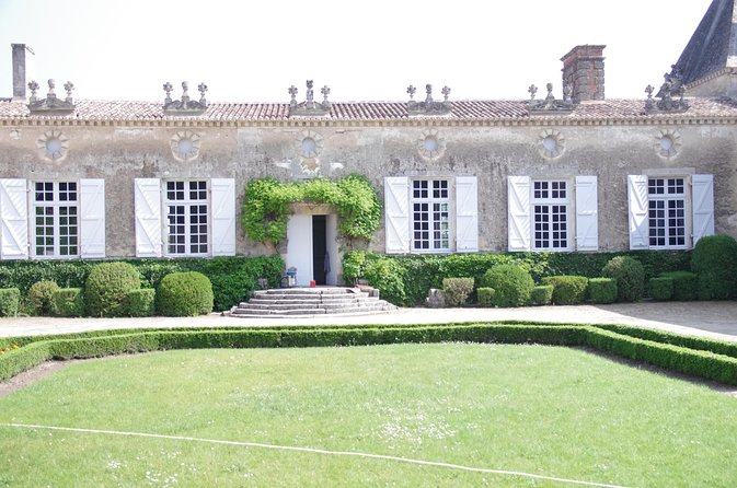 Saint Emilion Day Trip with Sightseeing Tour & Wine Tastings from Bordeaux - Saint-Émilion village, 45 minutes with a guide