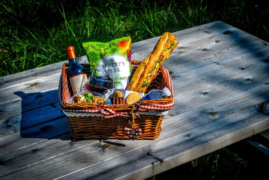 Saint-Emilion: Grand Cru Classé Guided Winery Visit & Picnic - Group size, access, and practical details