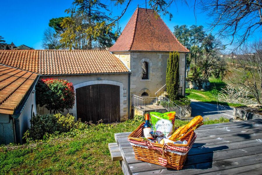 Saint-Emilion: Grand Cru Classé Guided Winery Visit & Picnic - FAQ