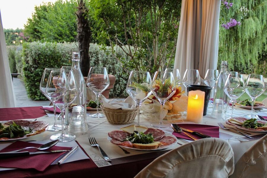 San Gimignano: Lunch or Dinner at a Winery with Wine Tasting - A Tuscan meal with several courses