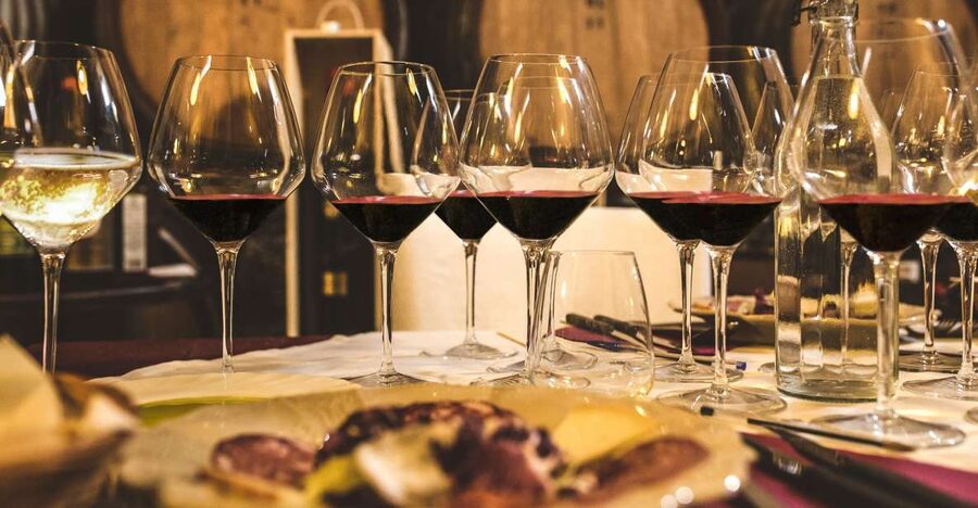 San Gimignano: Lunch or Dinner at a Winery with Wine Tasting - Chianti Classico, Super Tuscans, and what you may taste