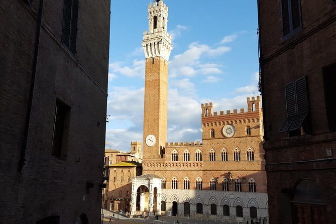 San Gimignano, Siena, Monteriggioni: Fully Escorted Tour, Lunch & Wine Tasting - San Gimignano and its medieval towers