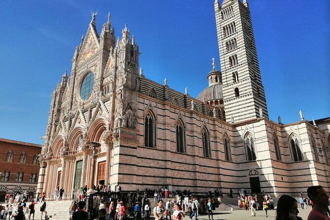 San Gimignano, Siena, Monteriggioni: Fully Escorted Tour, Lunch & Wine Tasting - Group size, walking, and daily comfort