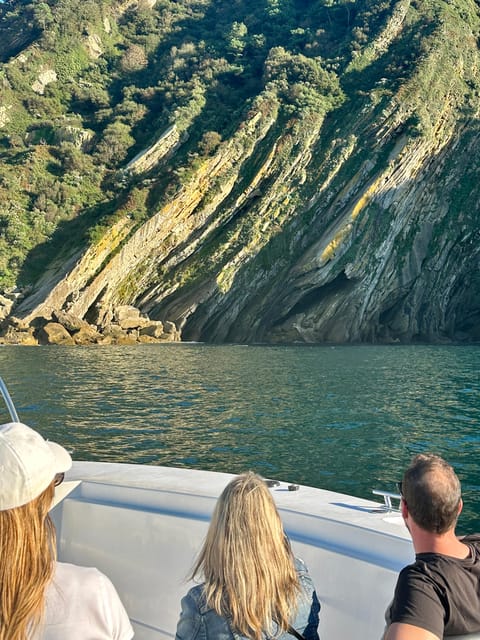 San Sebastian: 2 Bays Evening or Sunset Boat Tour with Cava - The return route: Igueldo, the Wind Comb, and Santa Clara