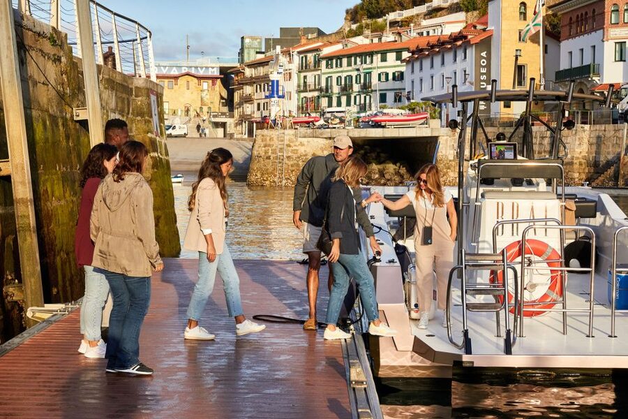 San Sebastian: 2 Bays Evening or Sunset Boat Tour with Cava - A small boat with unusually attentive hosting