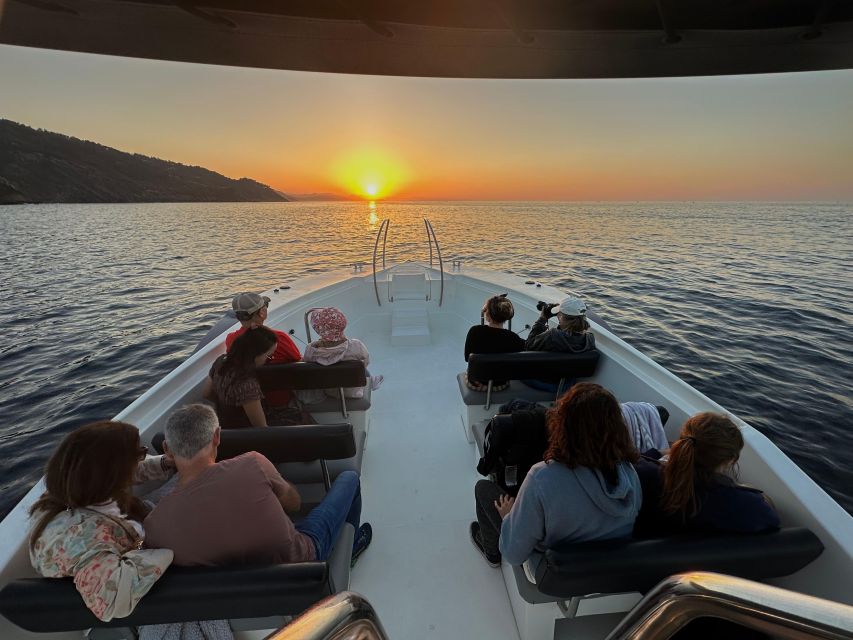 San Sebastian: 2 Bays Evening or Sunset Boat Tour with Cava - La Concha, Urgull, and Zurriola from the water
