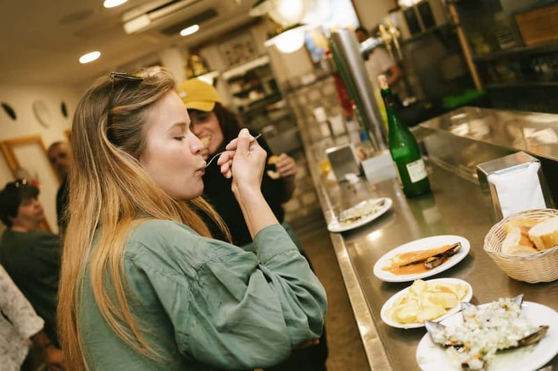 San Sebastian: Pintxos and Wine Tour - What the five drinks add to the meal