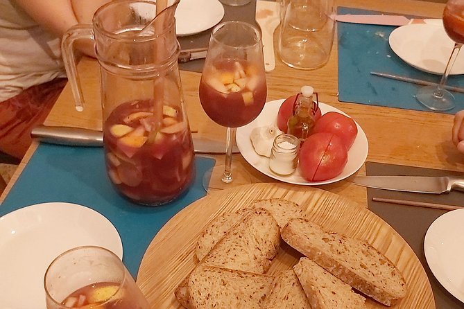 Sangria Cultural Workshop with Tapas - Tapas that keep the class grounded