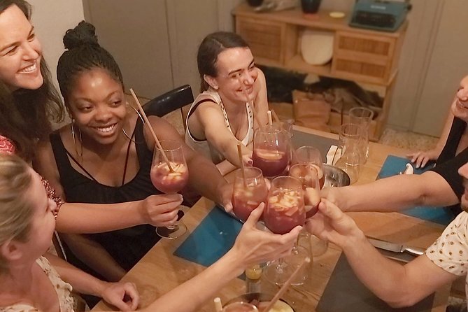 Sangria Cultural Workshop with Tapas - A small class in Sants-Montjuïc