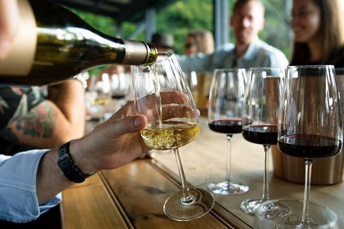 Santiago de Compostela: Cheese and Wine Tasting Experience - A compact introduction to Galician food and wine