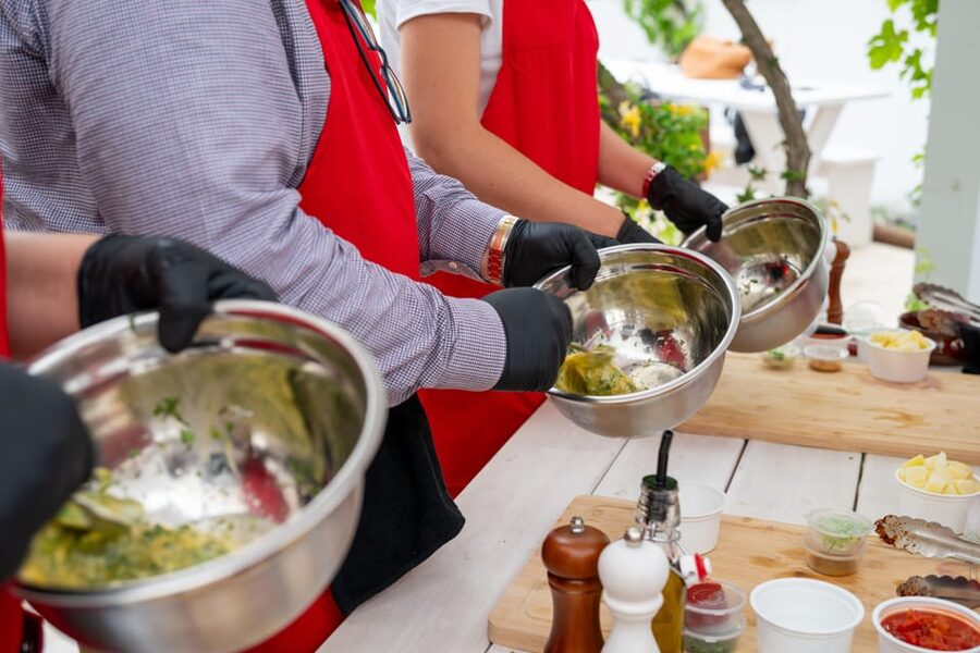 Santorini: Cooking Class with Lunch and Wine Tasting - What chef Jason brings to the class