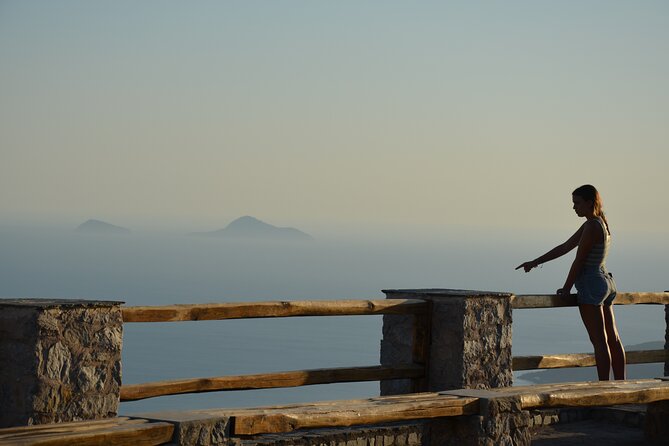 Santorini Highlights Small-Group Tour with Wine Tasting option - Starting near Fira and sorting out pickup