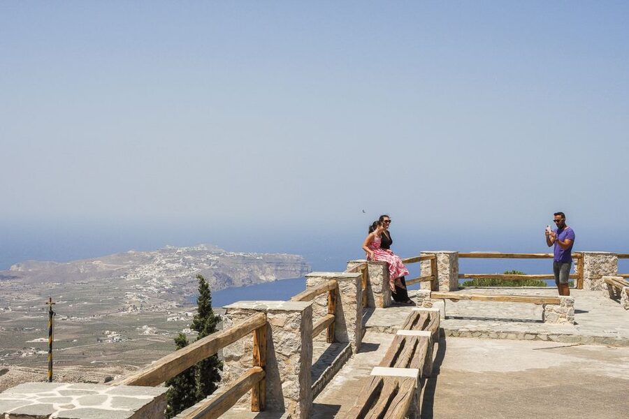 Santorini: Top Sights Day Trip, Wine Tasting, & Oia Sunset - Santorini wine tasting and the island’s unusual vines