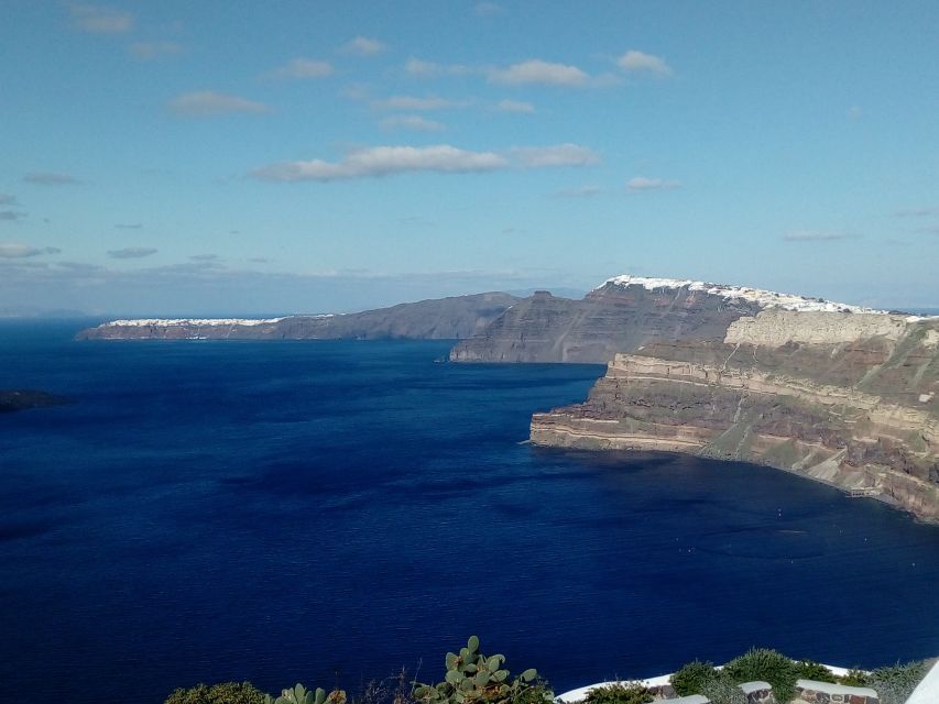 Santorini: Wine Tasting Tour & Sunset Viewing - First winery: a gentle start with local wine