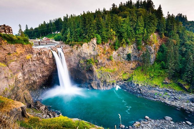 Seattle Wine & Snoqualmie Falls Highlights Tour - Leaving Seattle over Lake Washington