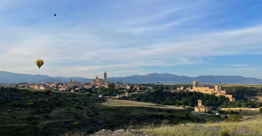 Segovia: Hot-air balloon ride with cava toast - What the one-hour balloon flight feels like