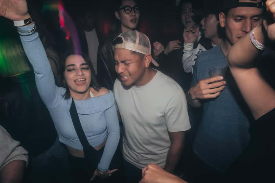Seoul: Premium Pub Crawl with Open Bottles - The biggest variable: which night you choose
