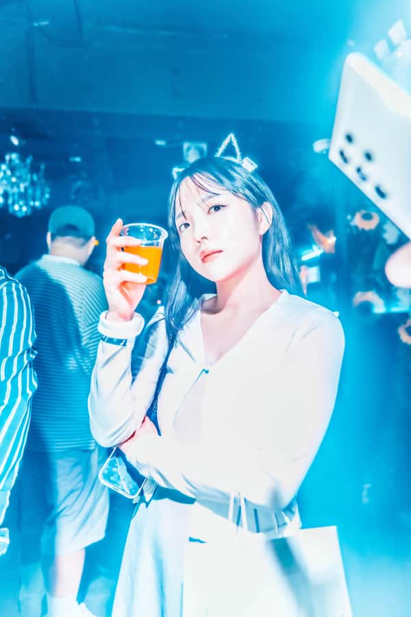 Seoul: Premium Pub Crawl with Open Bottles - Starting in Itaewon or Hongdae