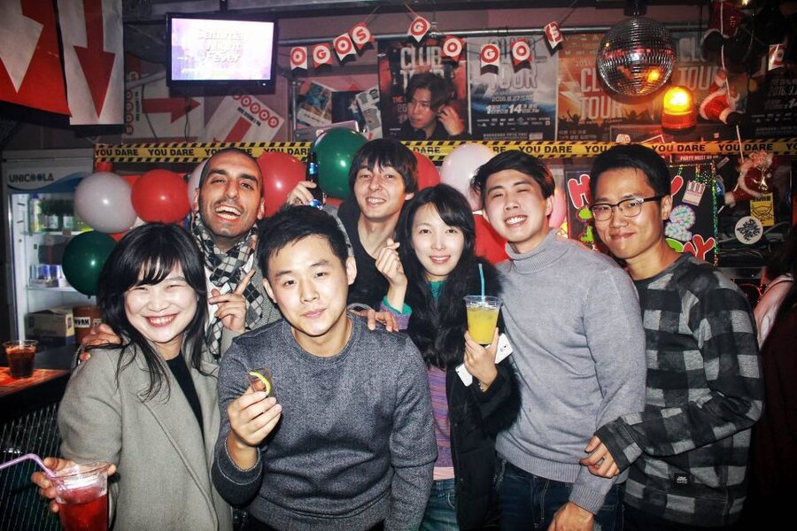 Seoul: Pub Crawl - The first bar gives you time to meet people