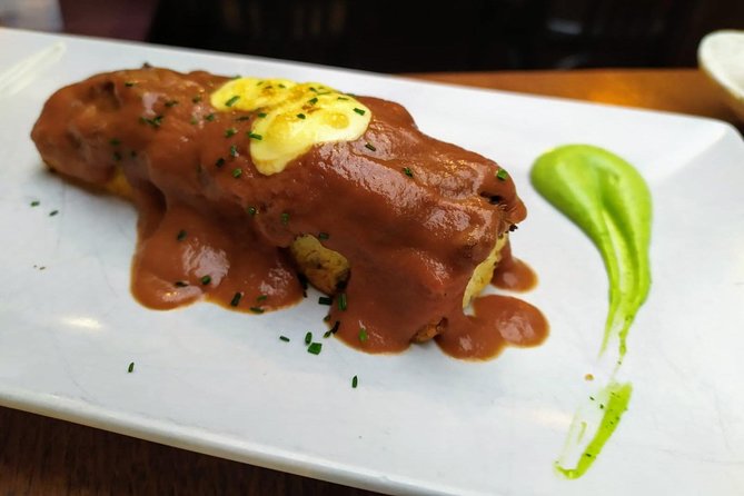 Sevilla Food Tour: Tapas, Wine, History & Traditions - Why this tour works as an introduction to Seville