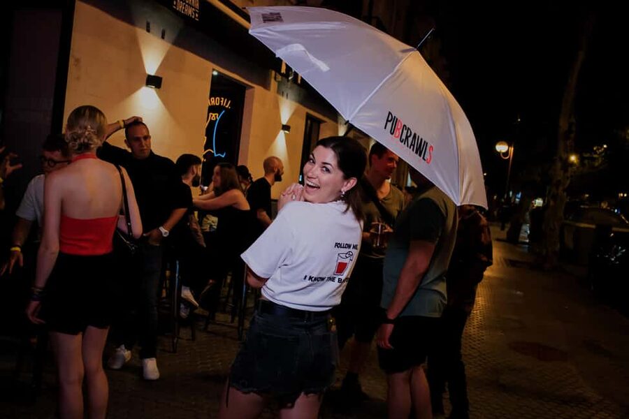 Seville: 3 Bars Pub Crawl + VIP Club Entrance & 3 Free Shots - Moving through the second and third bars