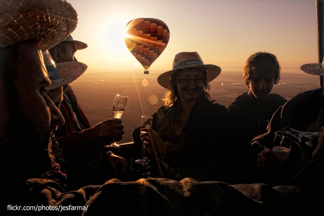 Seville Hot-Air Balloon Ride with Breakfast, Cava & Hotel Pick up - A quiet flight over Andalucia