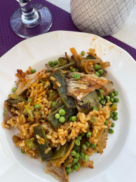 Seville: Paella and Sangria Experience - Learning what makes the dish Seville style