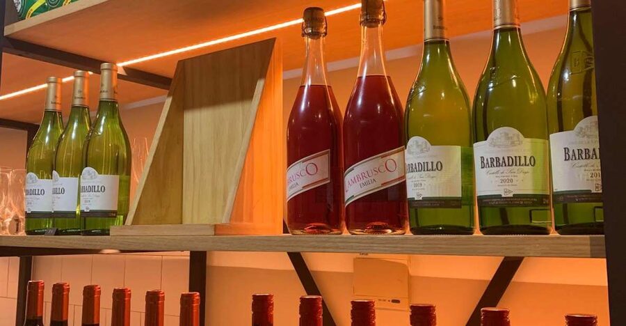 Seville: Sherry Wine Tasting with Light Snacks - Five sherries, one short lesson in Andalusian culture