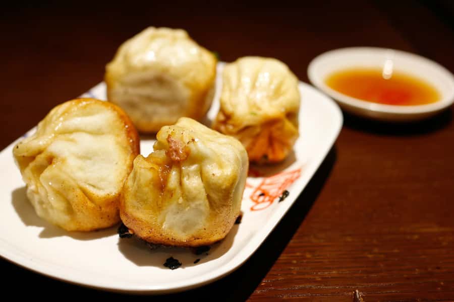 Shanghai: 3-Hour Local Food Tasting Tour - From French Concession streets to shikumen buildings